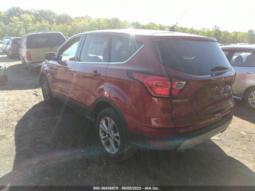VIN 1FMCU9GD9KUC17505 2019 FORD ESCAPE SE