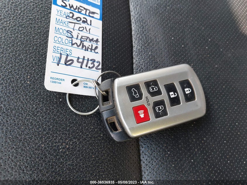 VIN 5TDXZ3DC3HS884650 2017 TOYOTA SIENNA SE