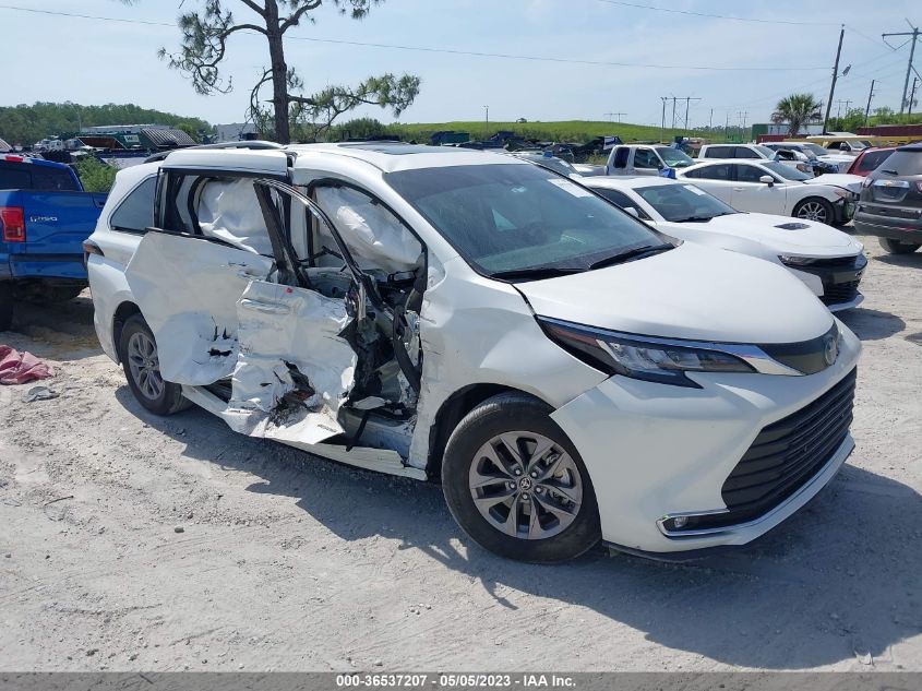 2021 TOYOTA SIENNA XLE - 5TDYRKEC6MS054686