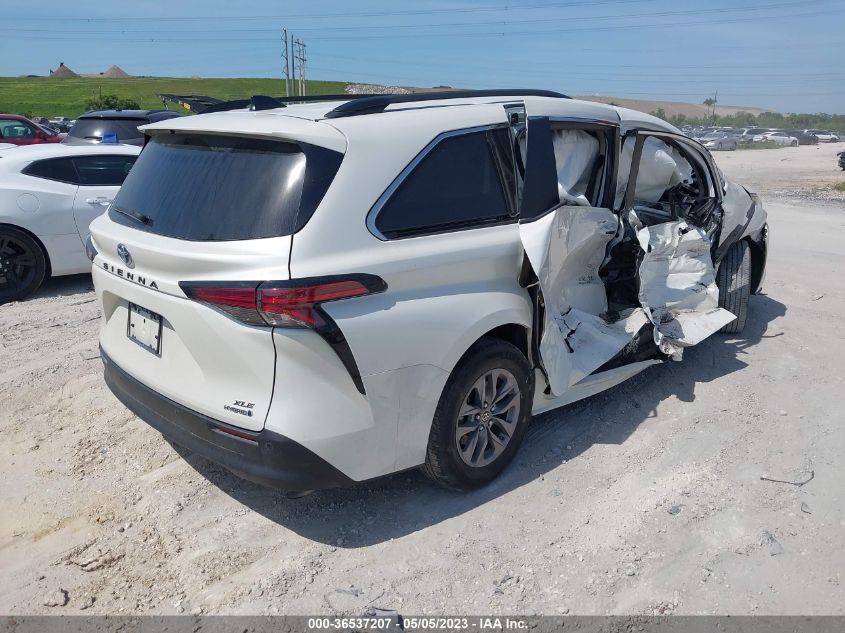 2021 TOYOTA SIENNA XLE - 5TDYRKEC6MS054686