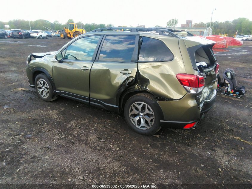 2022 SUBARU FORESTER PREMIUM - JF2SKADC5NH425009