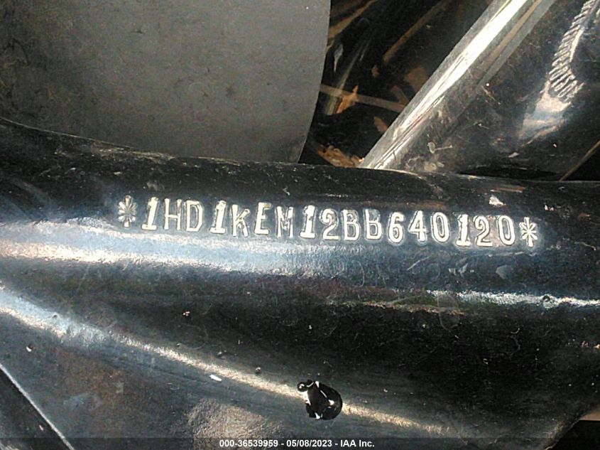 2011 HARLEY-DAVIDSON FLHTK 1HD1KEM12BB640120