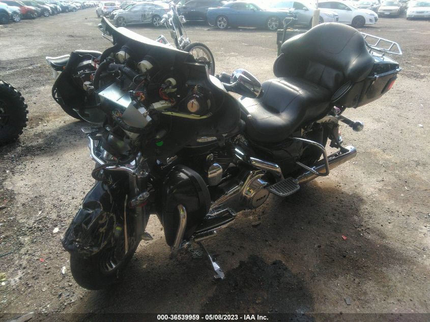 2011 HARLEY-DAVIDSON FLHTK 1HD1KEM12BB640120