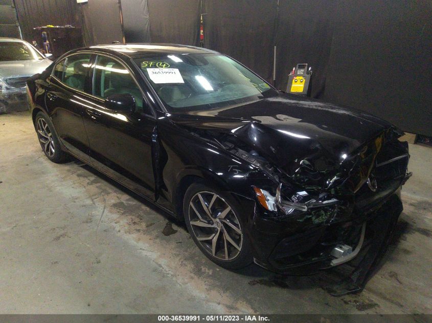 2019 VOLVO S60 MOMENTUM - 7JR102FK8KG007153