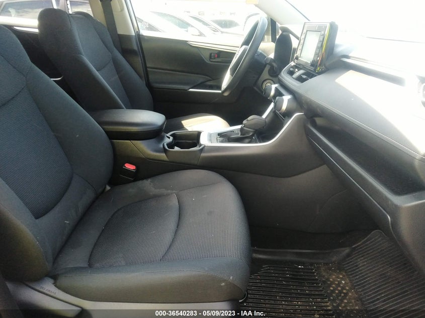 VIN JTMH1RFV0KD509900 2019 TOYOTA RAV4 LE