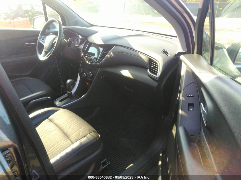 VIN KL7CJLSB2JB665687 2018 CHEVROLET TRAX LT