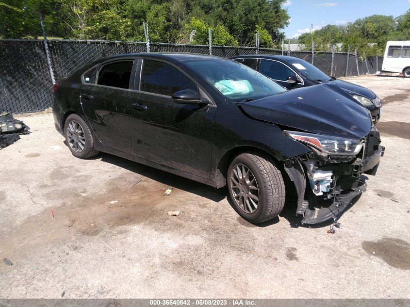 3KPF24AD2KE100379 Kia Forte LXS