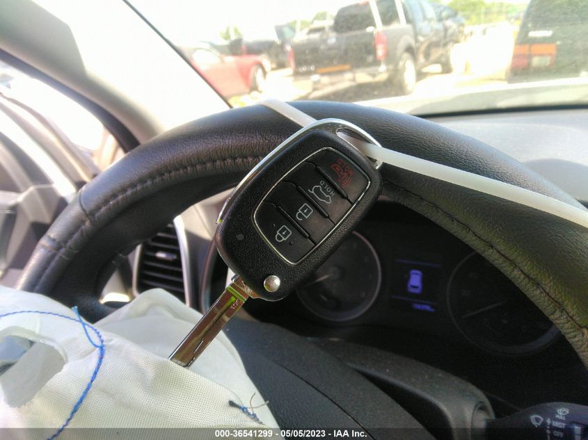 2019 HYUNDAI TUCSON SE - KM8J2CA43KU911965