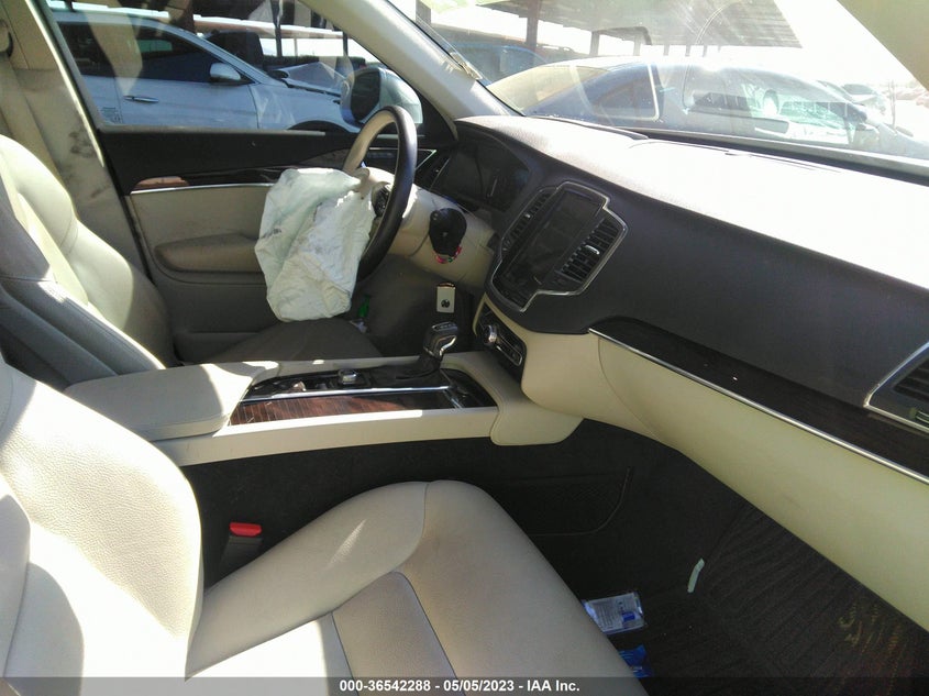 VIN YV4102CKXK1503106 2019 VOLVO XC90 MOMENTUM