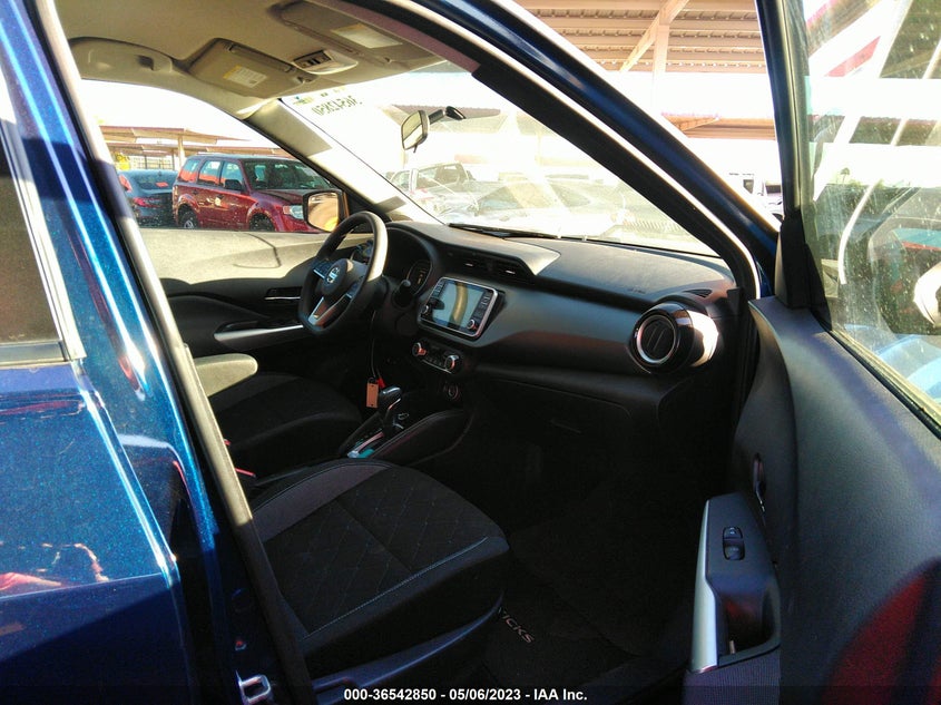 VIN 3N1CP5CU7KL564421 2019 NISSAN KICKS SV