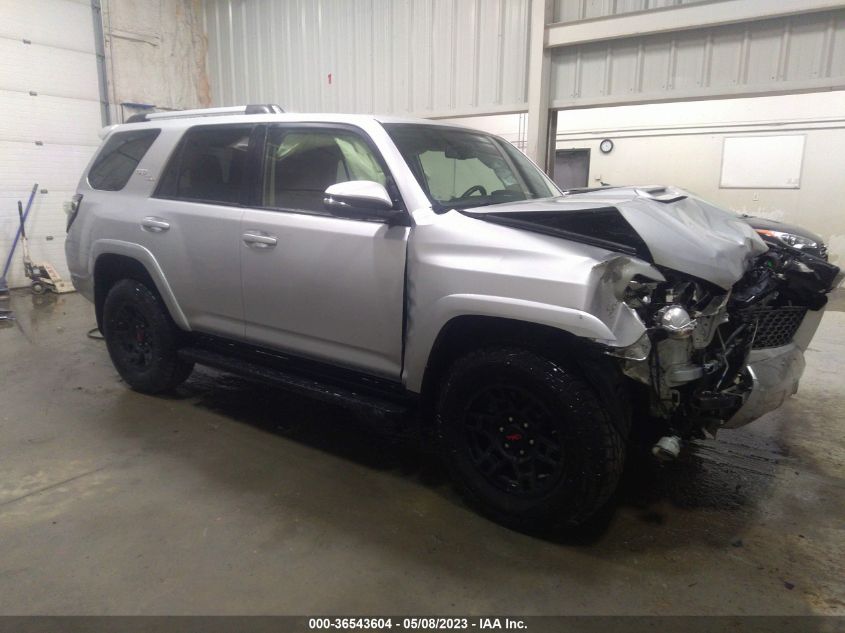 2018 TOYOTA 4RUNNER SR5 - JTEBU5JR2J5556558