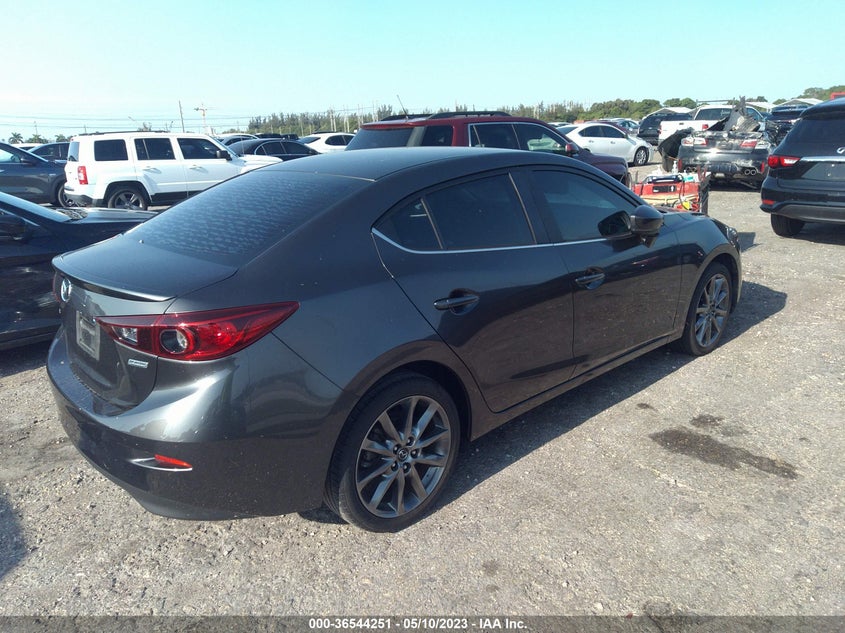 VIN 3MZBN1V38JM269359 2018 MAZDA MAZDA3 4-DOOR TOURING