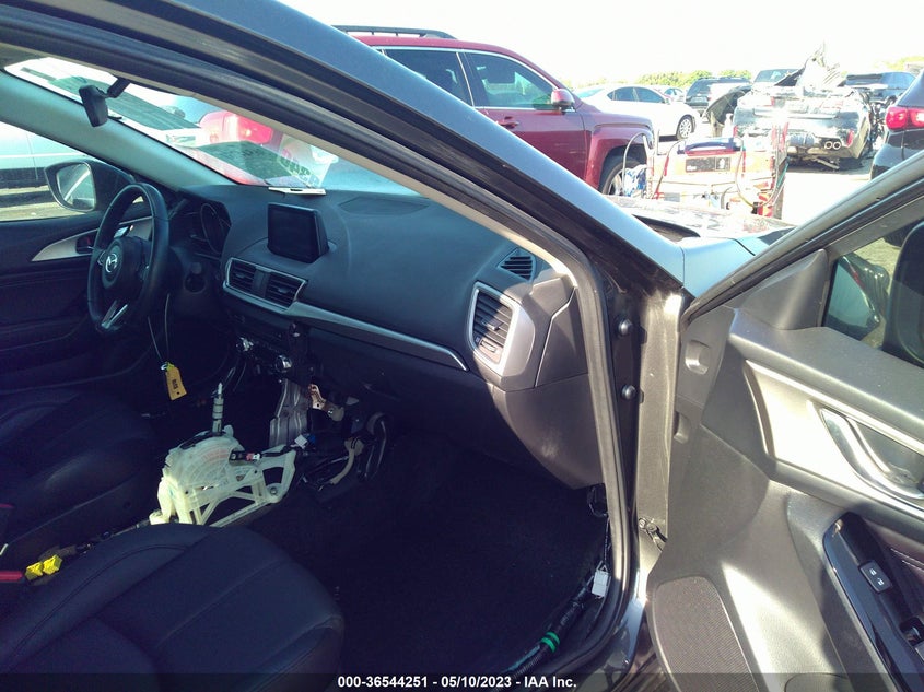 VIN 3MZBN1V38JM269359 2018 MAZDA MAZDA3 4-DOOR TOURING