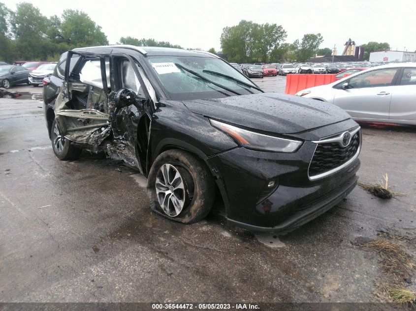 2022 TOYOTA HIGHLANDER XLE - 5TDGZRBH0NS569771