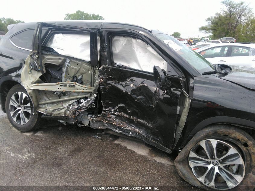 2022 TOYOTA HIGHLANDER XLE - 5TDGZRBH0NS569771