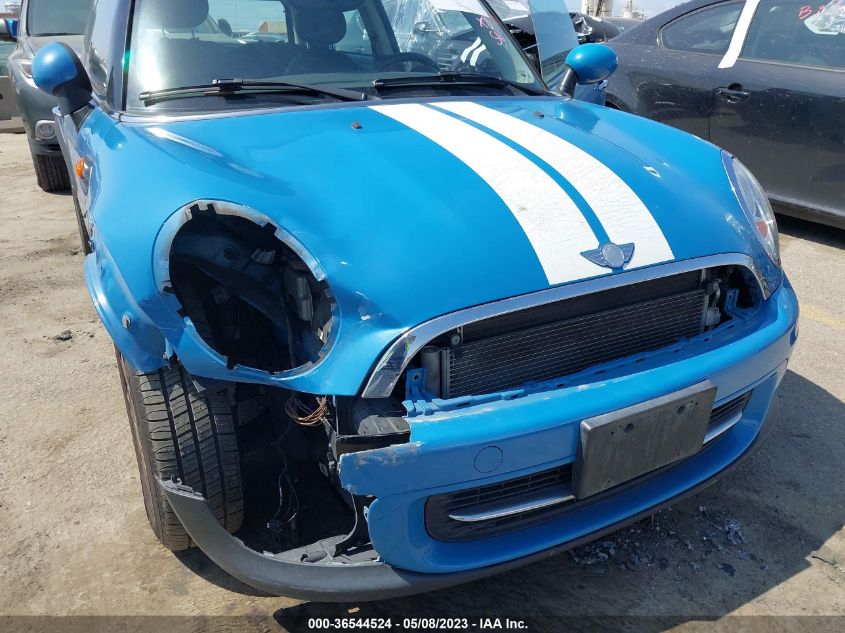 2013 MINI COOPER HARDTOP - WMWSU3C58DT677739