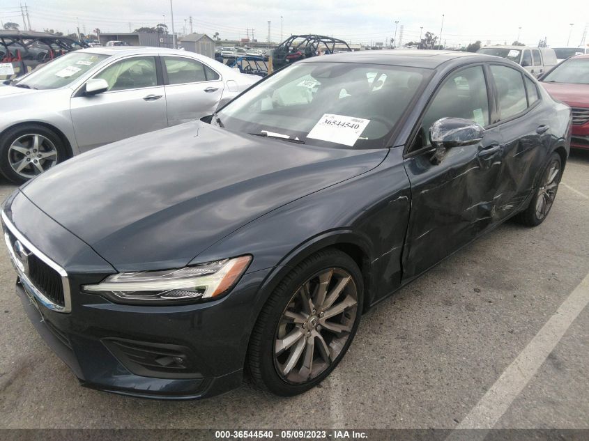 2021 VOLVO S60 MOMENTUM - 7JR102FK6MG096417