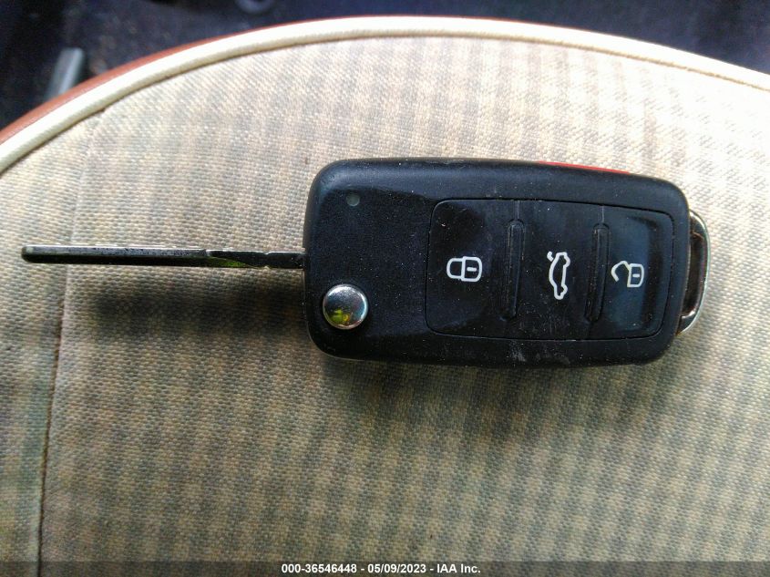 2016 VOLKSWAGEN BEETLE COUPE 1.8T CLASSIC - 3VWF17AT6GM631431