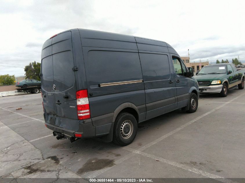 2018 MERCEDES-BENZ SPRINTER CARGO VAN - WD3PE7CD6JP635007