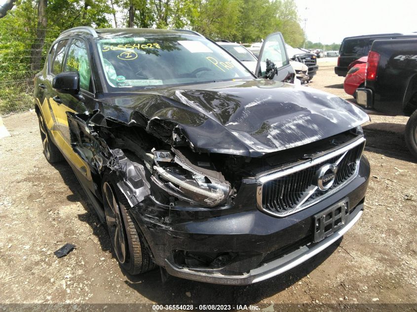 2020 VOLVO XC40 MOMENTUM YV4162UK1L2204404