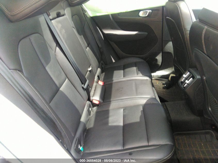 2020 VOLVO XC40 MOMENTUM YV4162UK1L2204404