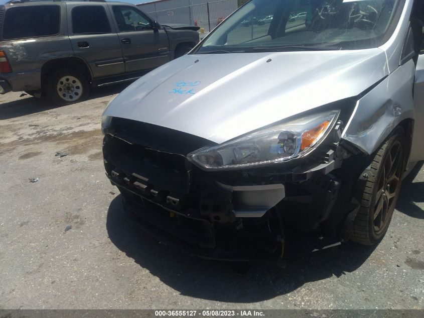 2015 FORD FOCUS SE - 1FADP3K25FL345647