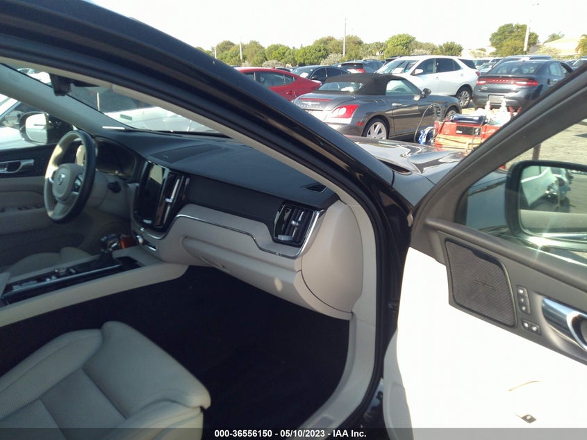 VIN YV4102DL7M1851858 2021 VOLVO XC60 INSCRIPTION