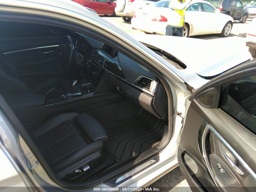 VIN WBA8B9C54JK677225 2018 BMW 3 SERIES 330I
