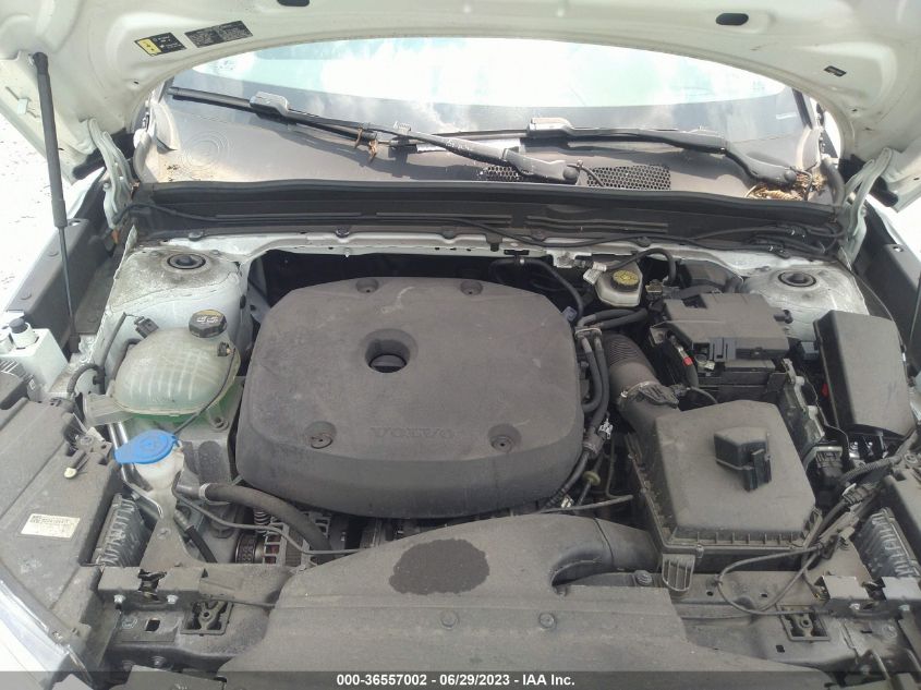 2020 VOLVO XC40 MOMENTUM YV4162UK2L2267947