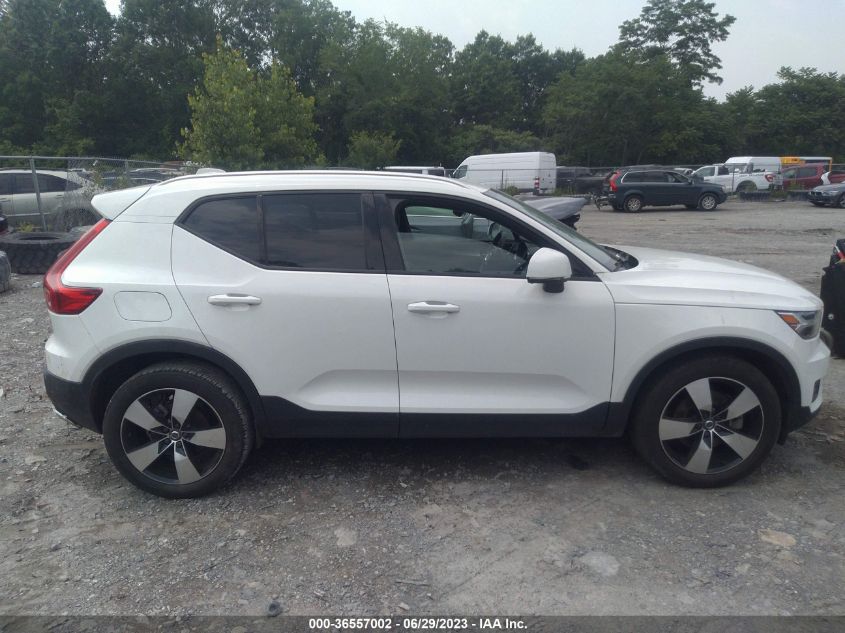 2020 VOLVO XC40 MOMENTUM YV4162UK2L2267947