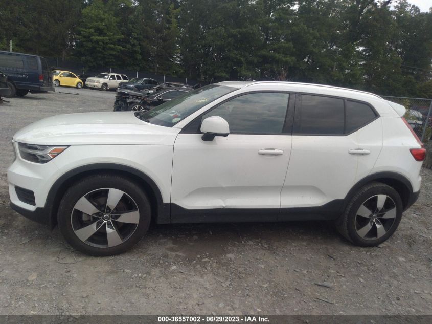 2020 VOLVO XC40 MOMENTUM YV4162UK2L2267947
