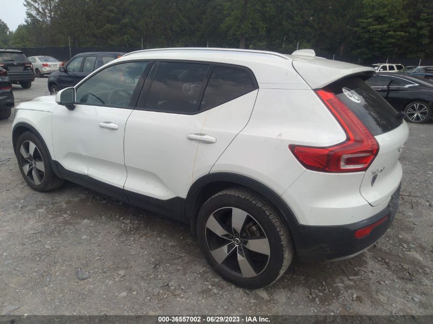 2020 VOLVO XC40 MOMENTUM YV4162UK2L2267947