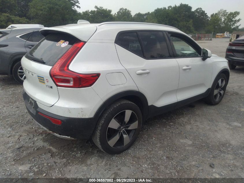 2020 VOLVO XC40 MOMENTUM YV4162UK2L2267947