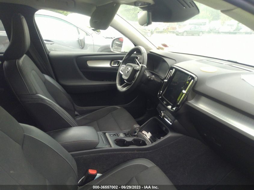 2020 VOLVO XC40 MOMENTUM YV4162UK2L2267947