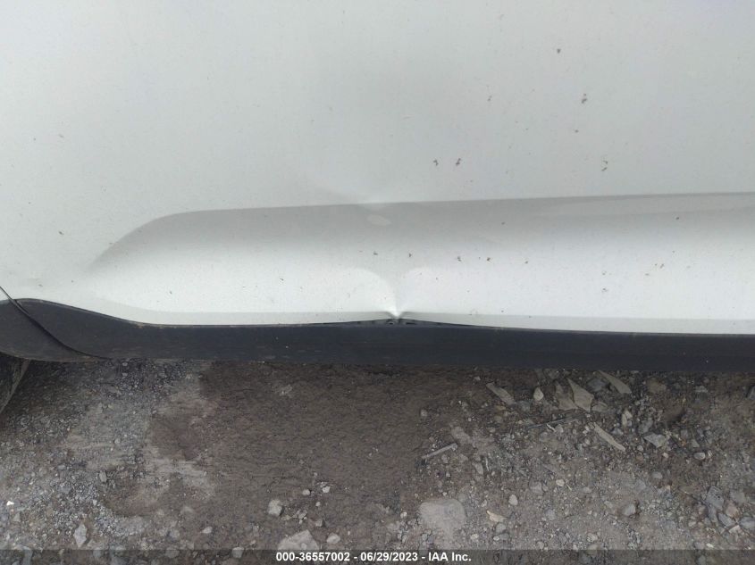 2020 VOLVO XC40 MOMENTUM YV4162UK2L2267947