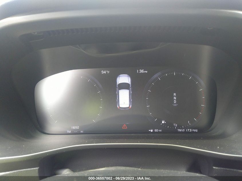 2020 VOLVO XC40 MOMENTUM YV4162UK2L2267947
