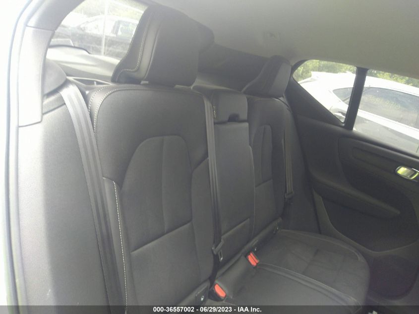 2020 VOLVO XC40 MOMENTUM YV4162UK2L2267947