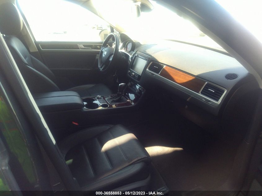 2016 VOLKSWAGEN TOUAREG LUX WVGEF9BP5GD010816