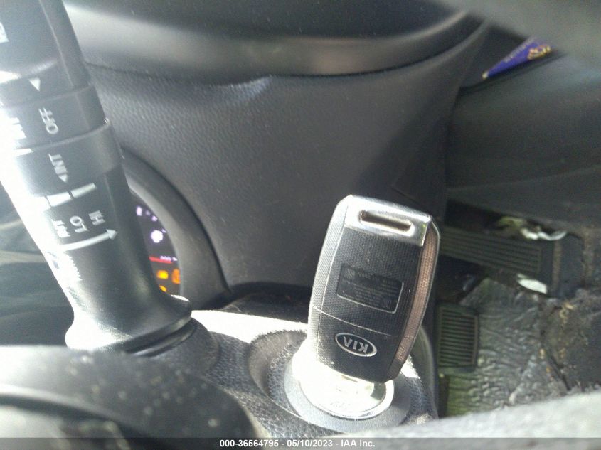 2017 KIA SOUL + - KNDJP3A55H7878814