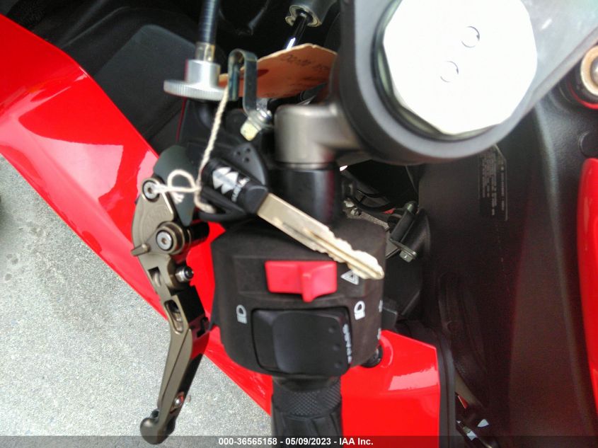 2013 SUZUKI GSX-R600 - JS1GN7FA3D2101854