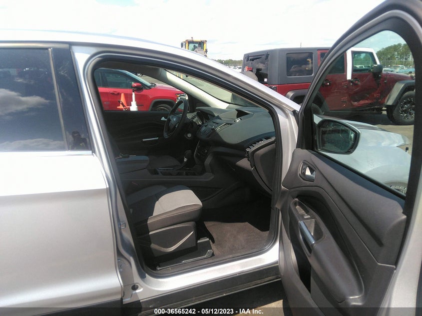 VIN 1FMCU0GD1HUA88955 2017 FORD ESCAPE SE