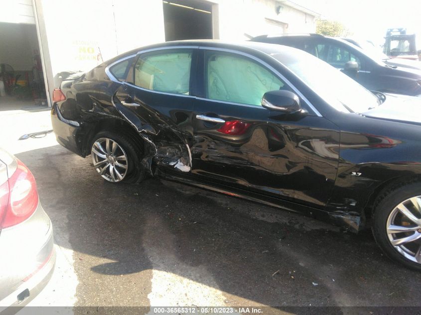 2015 INFINITI Q70 - JN1BY1ARXFM561931