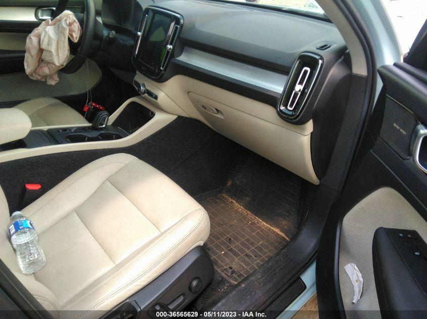2019 VOLVO XC40 MOMENTUM YV4162UK5K2047619