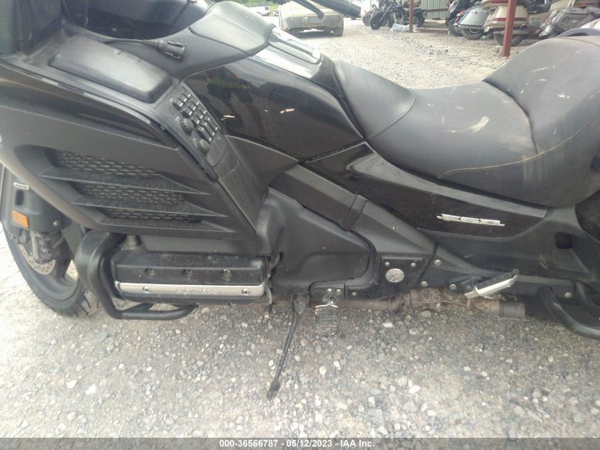 2013 HONDA GL1800 B - JH2SC682XDK000159