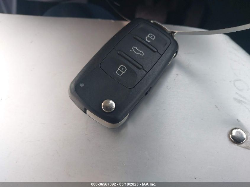 2015 VOLKSWAGEN JETTA SEDAN 1.8T SE - 3VWD17AJ7FM330140