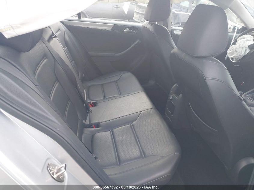 2015 VOLKSWAGEN JETTA SEDAN 1.8T SE - 3VWD17AJ7FM330140