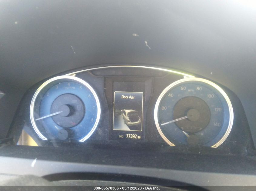 2016 TOYOTA CAMRY XLE/SE/LE/XSE - 4T4BF1FK3GR572125