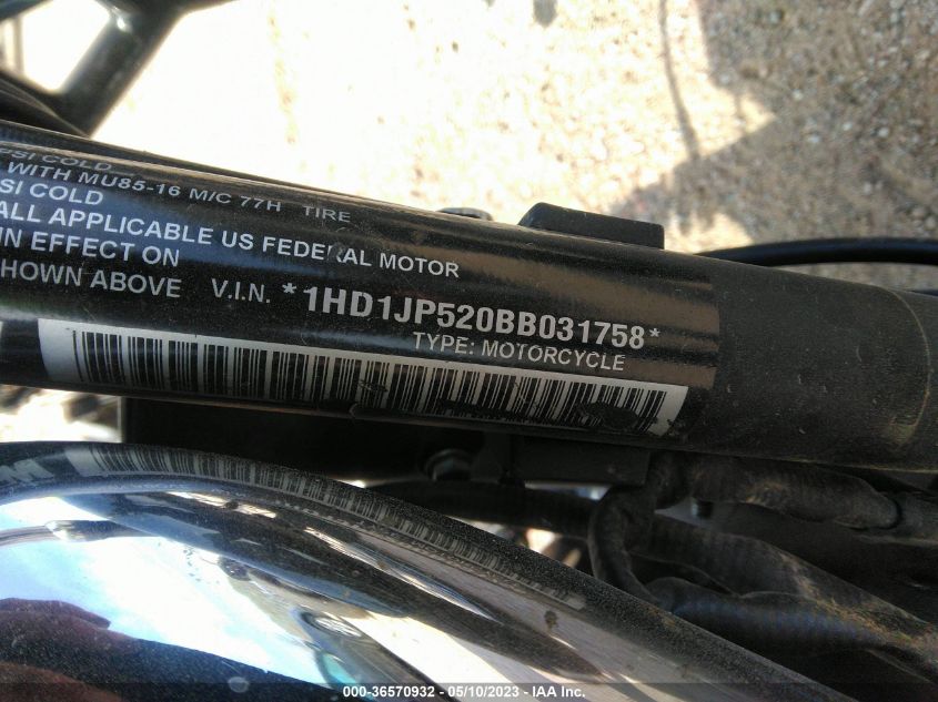 2011 HARLEY-DAVIDSON FXS - 1HD1JP520BB031758