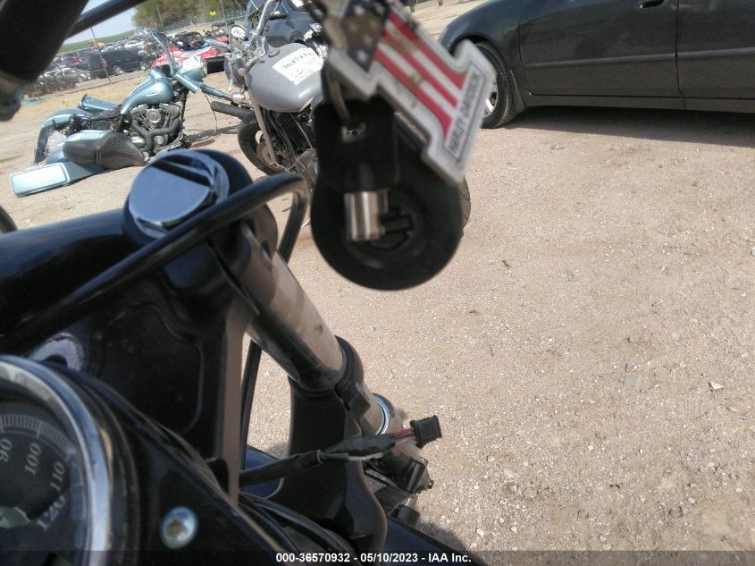 2011 HARLEY-DAVIDSON FXS - 1HD1JP520BB031758