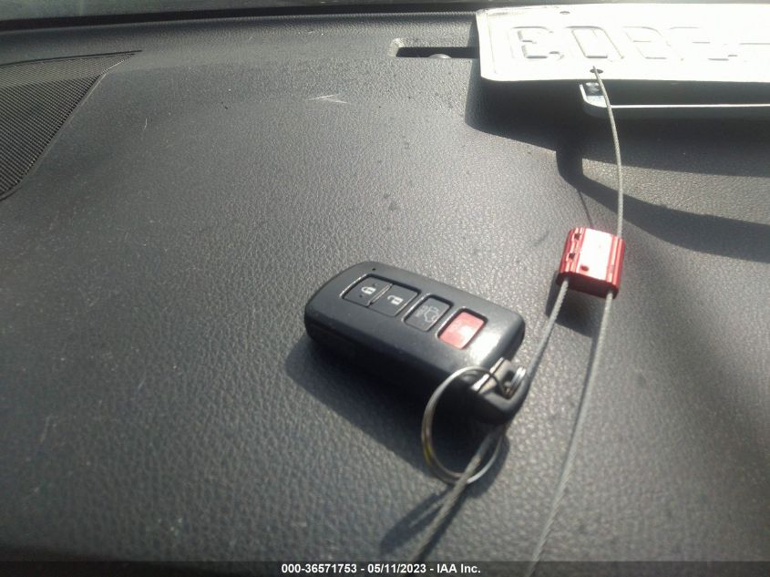 2018 TOYOTA RAV4 XLE - JTMWFREV5JJ724375